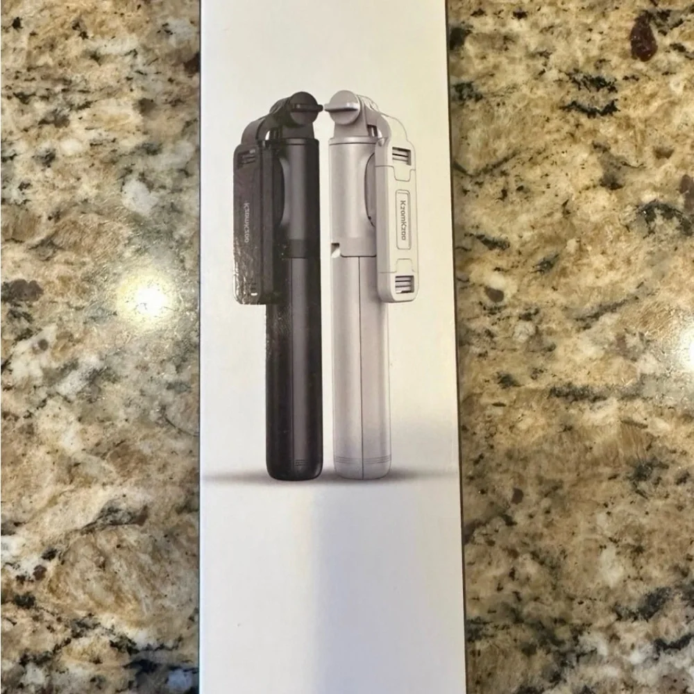 KzomKzoo Selfie Stick New White Blue Tooth